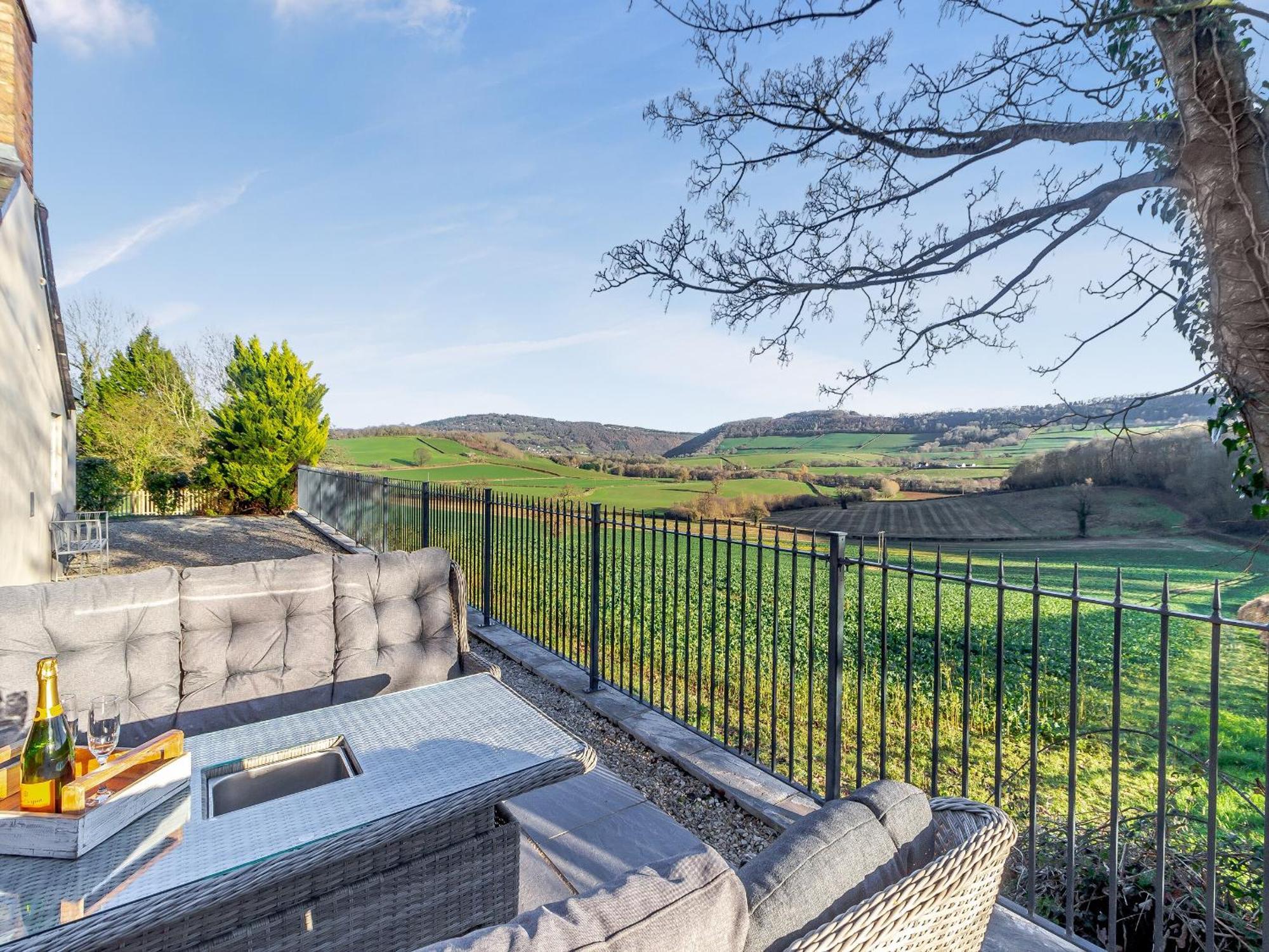 The Lodge Wonastow Luaran gambar